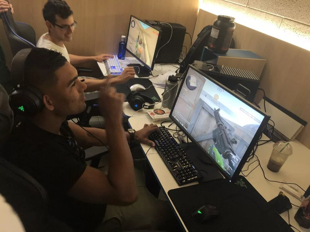 Casemiro more stressed in CS:GO than soccer