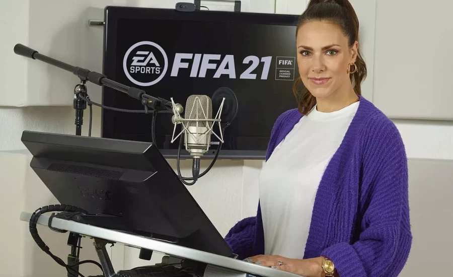 FIFA 21: Presenter Esther Sedlaczek in the game