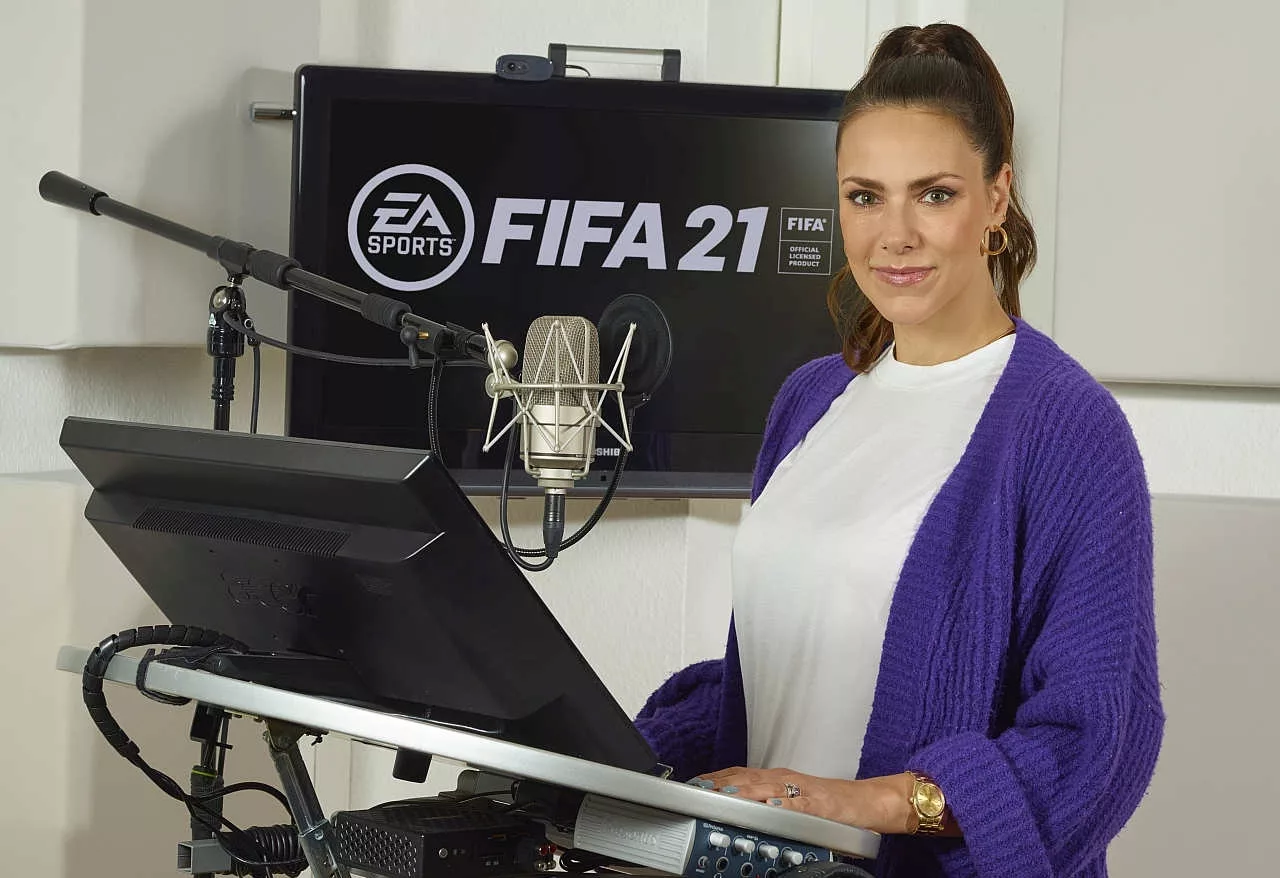 FIFA 21: Presenter Esther Sedlaczek in the game