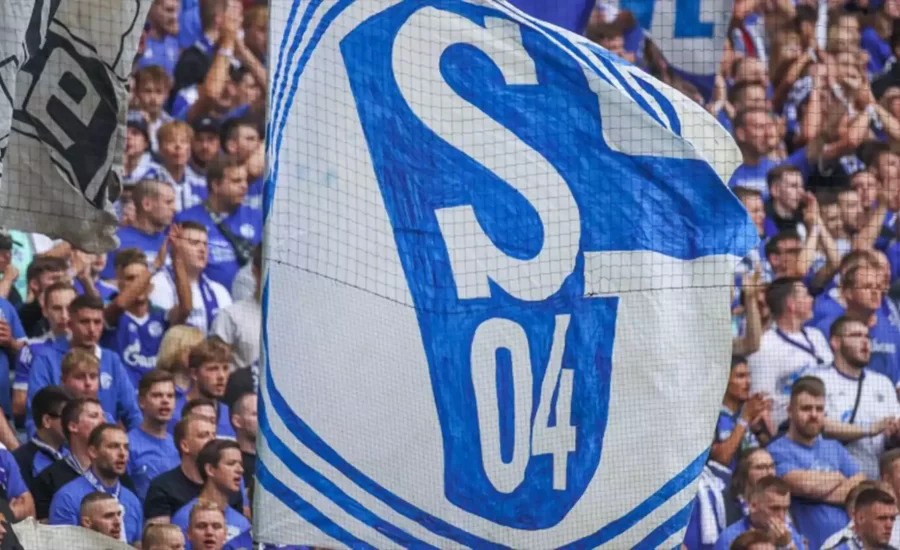 FC Schalke 04 kicks eSportsman out - because he is completely derailed