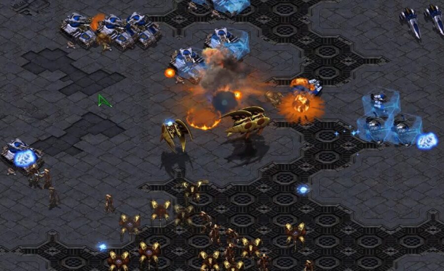 Last (T) v Shuttle (P) on Circuit Breaker - StarCraft - Brood War