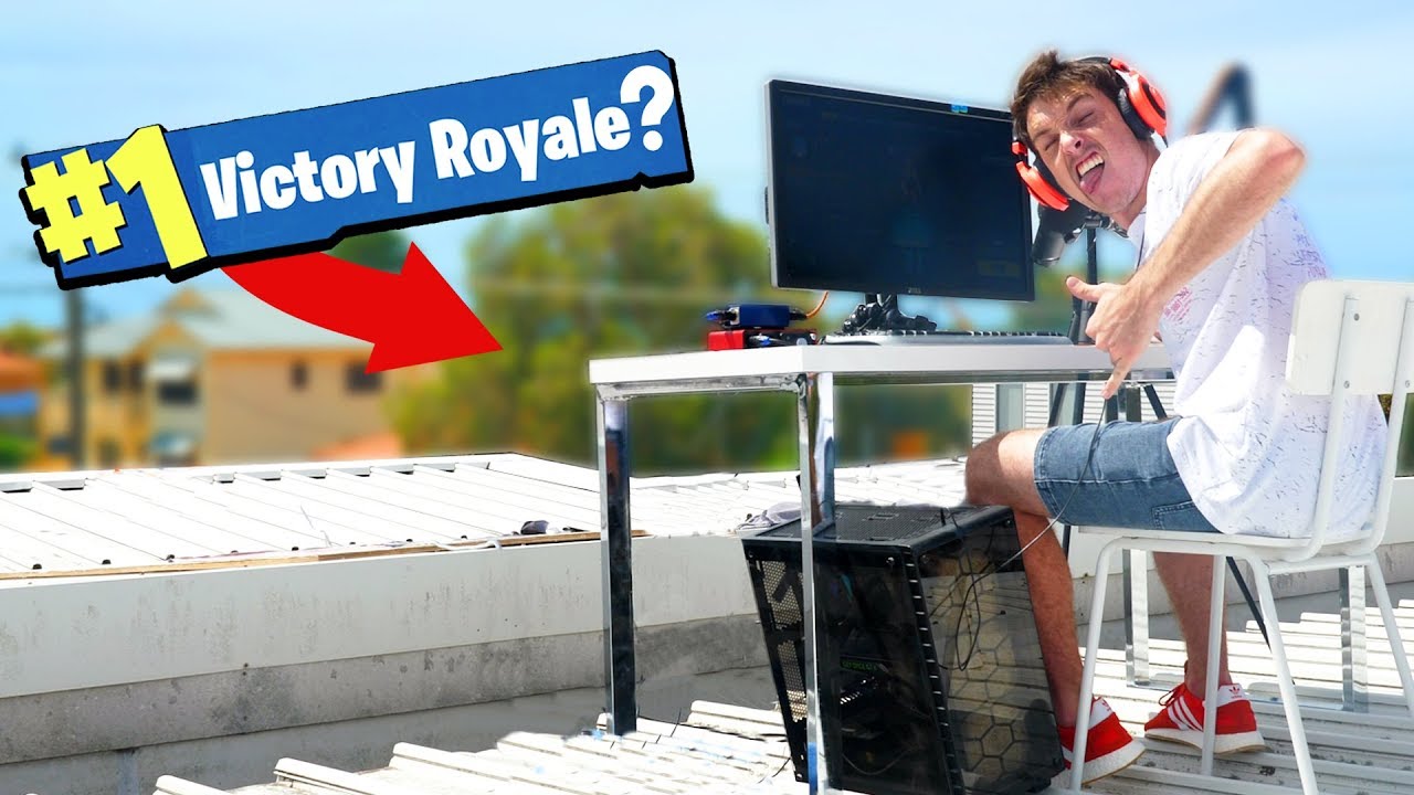 Fortnite Battle Royale... ON MY ROOF!