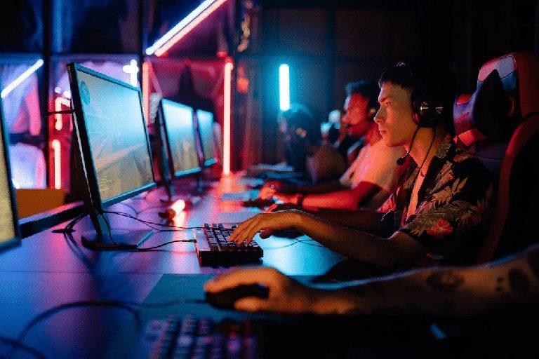 Esports salaries vs traditional sports