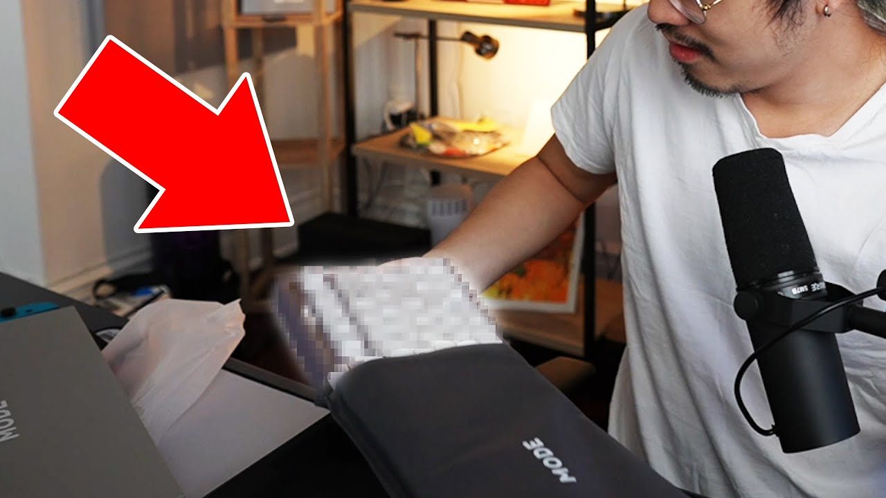 I UNBOX A SPECIAL APEX LEGENDS THEMED KEYBOARD!